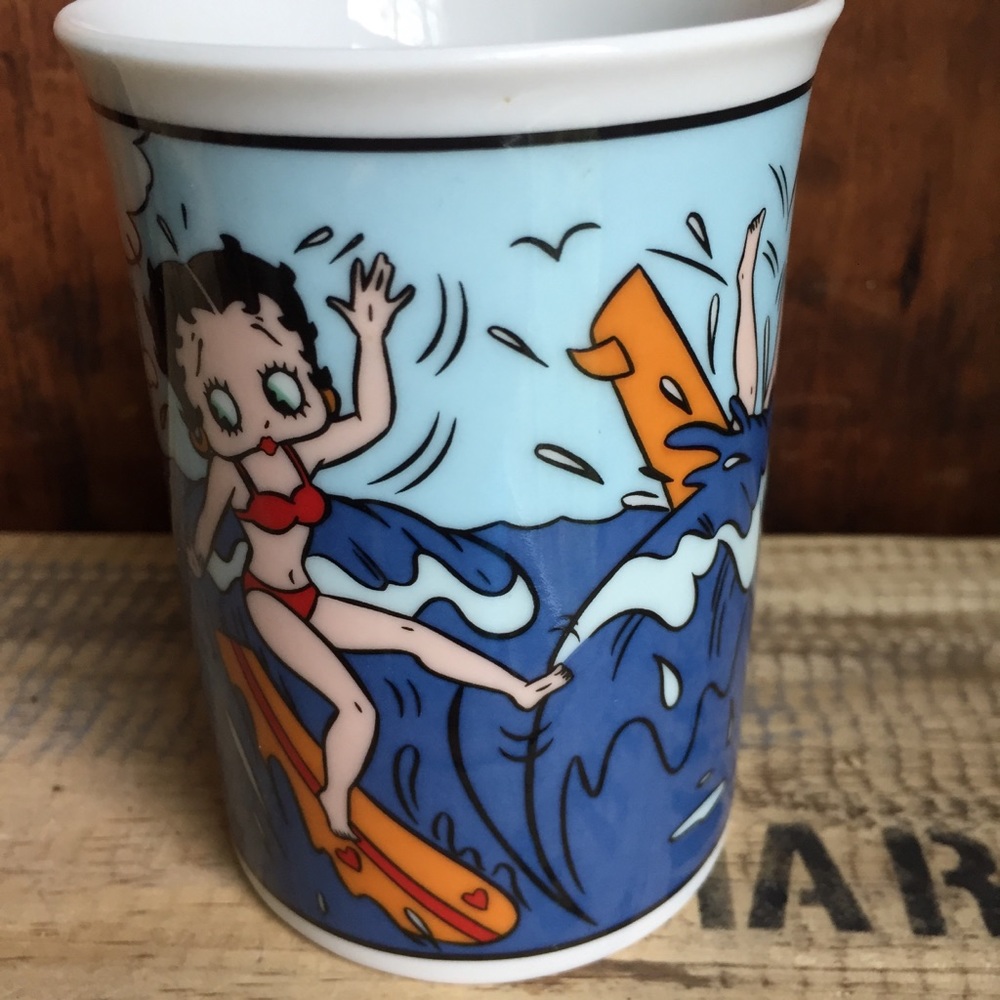 Betty Boop Wipe Out porcelain mug New - Picture 4 of 8